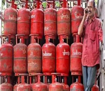 गॅस टंचाई, पॅरासीटामॉल, खत समस्या ते हेलियम - सामान्य माणसाच्या घरात पोचत आलेले इराण युद्धाचे परिणाम!